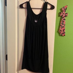 Cute little sleeveless top! Size M